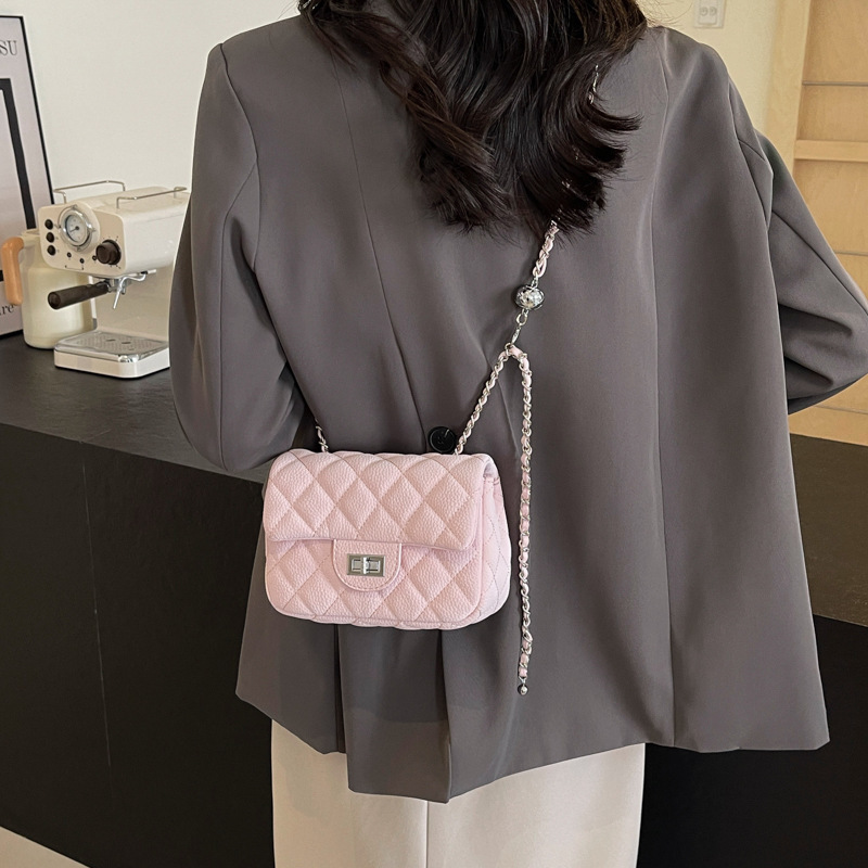 Premium sense underarm bag women's 2025 new niche design diamond chain bag popular single shoulder crossbody small square bag