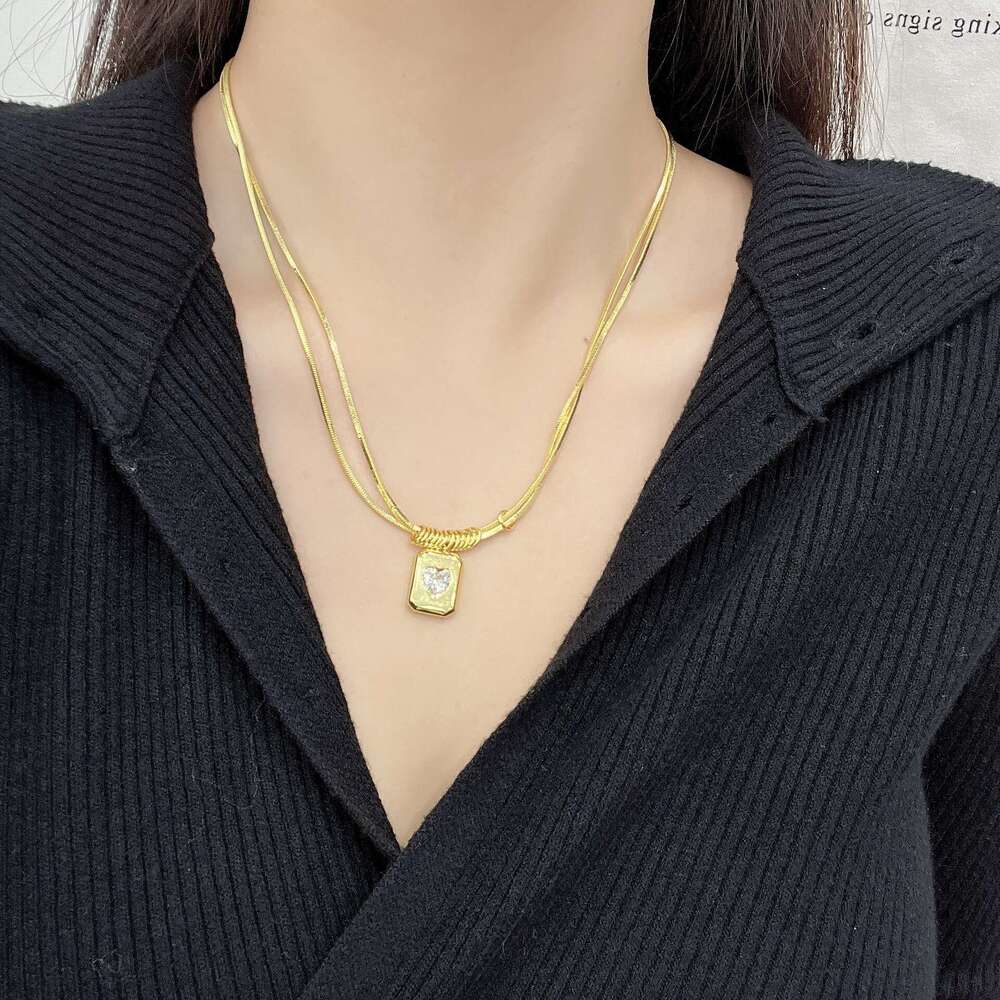 Geometric Heart Pendant Collarbone Chain Light Unique High-end Fashion Hot-selling Necklace 6b2