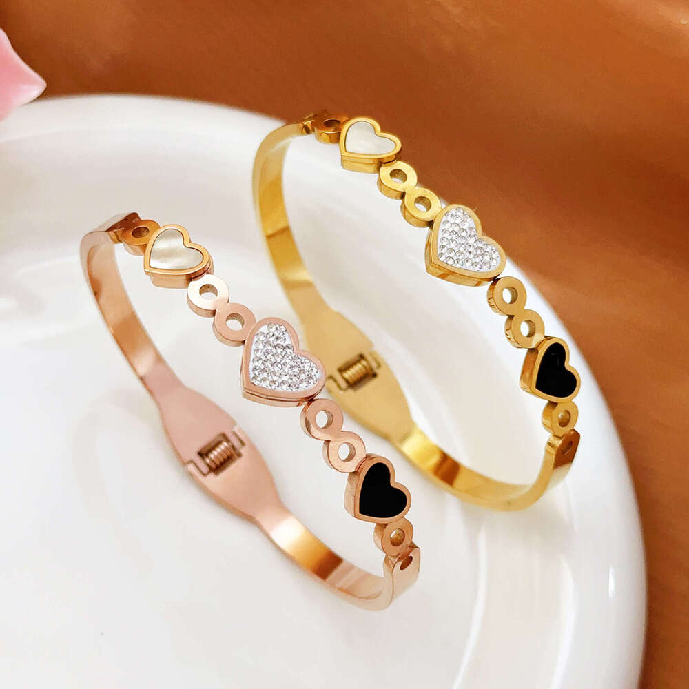 Black and White Shell Heart Titanium Steel Bracelet for Women, Non-Fading, Ins Style, Gold, Unique Design, Fashionable Bangle