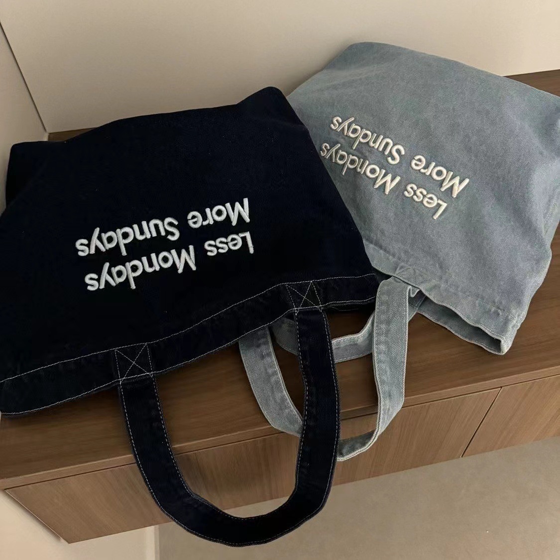 2025 designer's new retro commuting denim single shoulder women's handbag