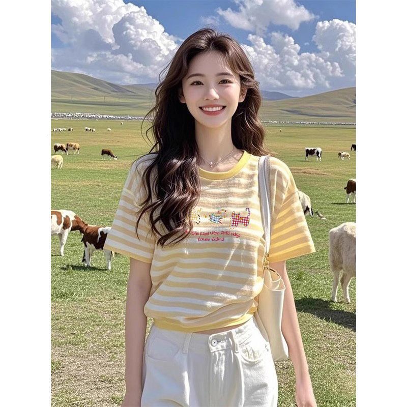 2025 yellow loose cotton striped short sleeved women's T-shirt, regular shoulder top, high-end appearance, new designer T-shirt