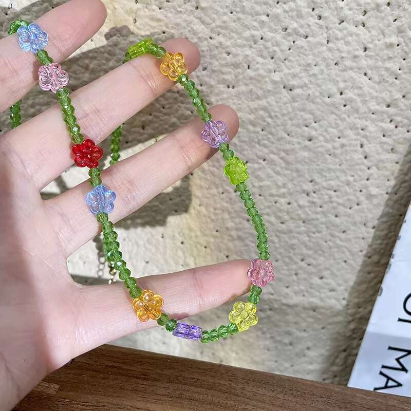 Colorful Small Green Crystal Niche Design Sense Flower Beaded Necklace Sweet Handmade Collarbone Chain 0b9