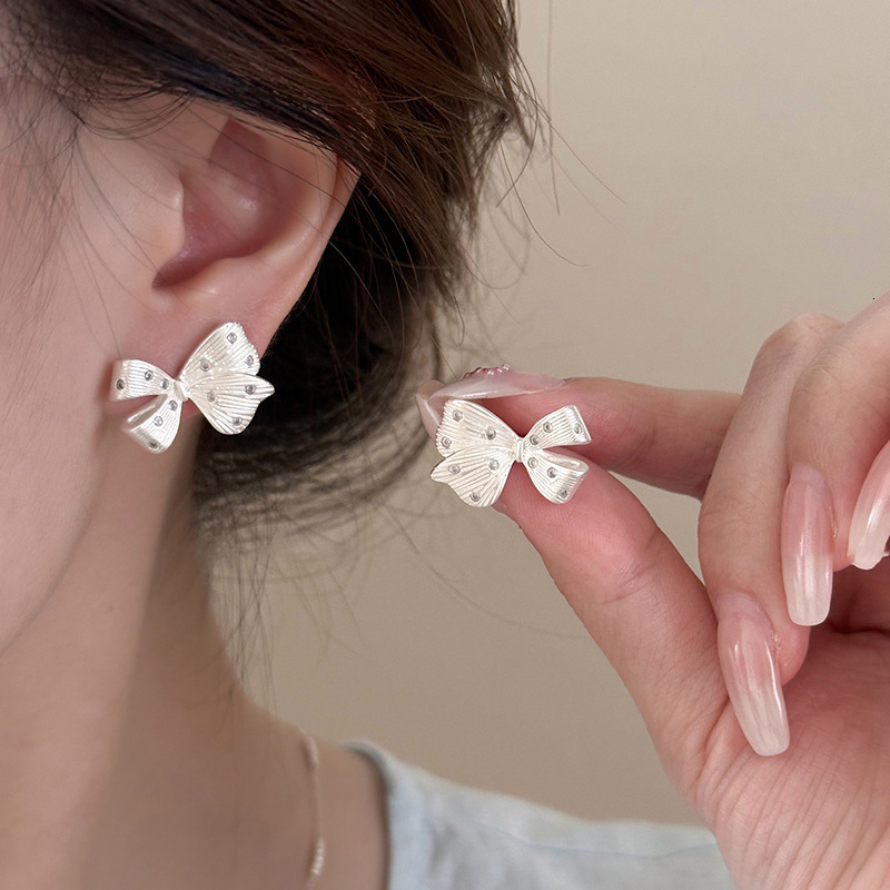Sier Needle Inlaid Dia Bowknot Fashion Simple Sweet Versatile Elegant Earrings Light High-end Feel Ear Jewelry