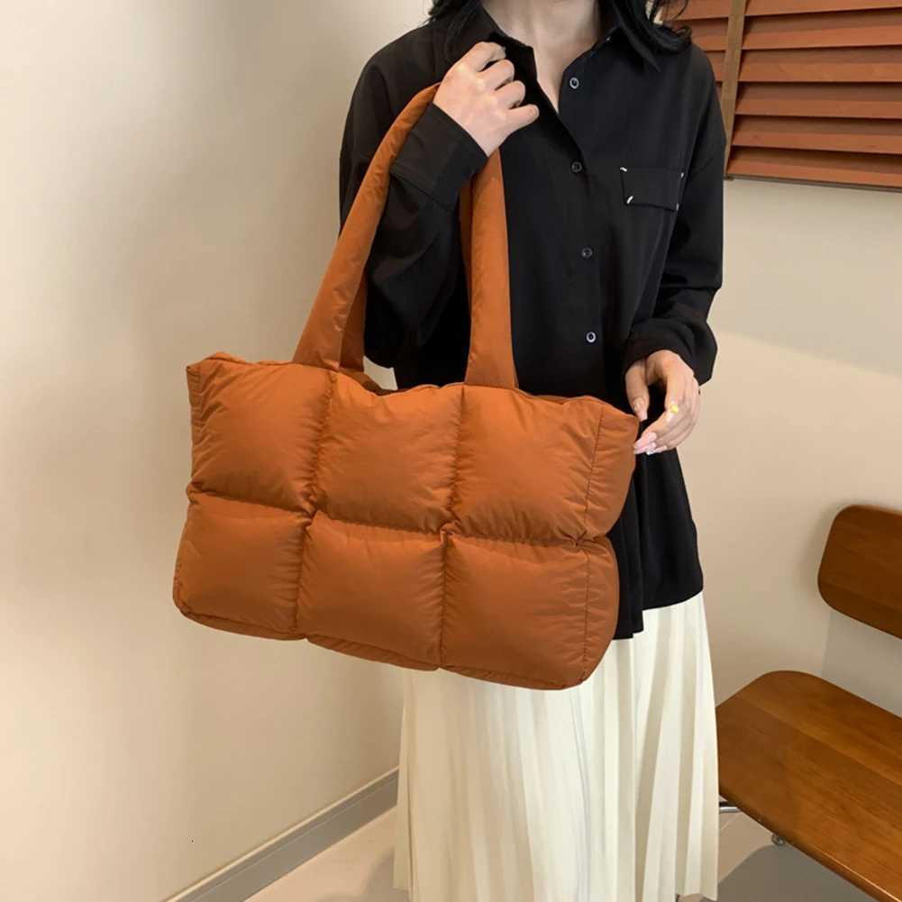 Women Puffer Shoulder Bag Solid Color Quilted Fashion Shopping Bag Large Capacity Soft Cloud Tote Bag Trendy Commuting Bags Y250729