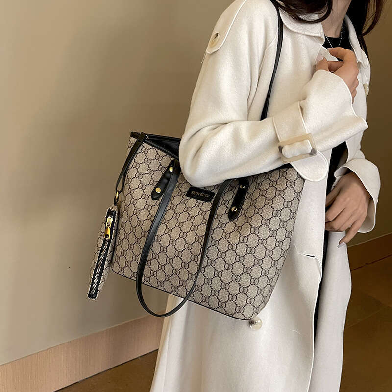 2025 New Tote for Women Large Capacity Korean Style Handbag Old Flower Letter Versatile Shoulder Bag