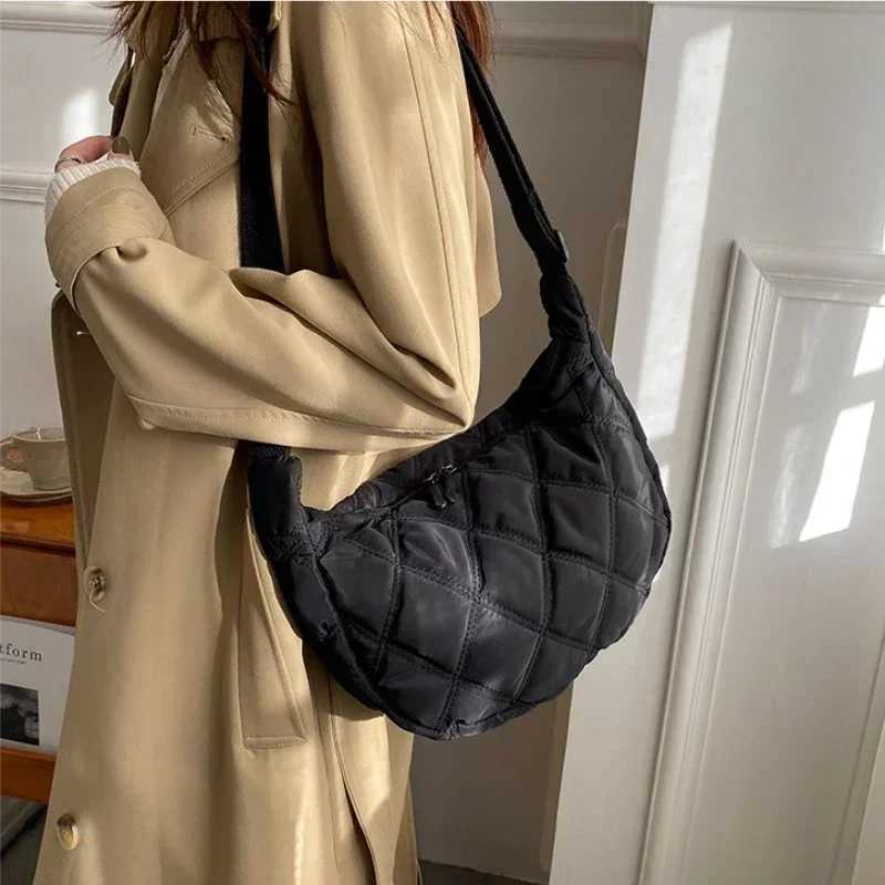 Embroidery Crossbody Bags for Women Large Capacity Handbags Shoulder Messenger Bag Female Popular Fi Hobos Shopper Bag Sac Y250730