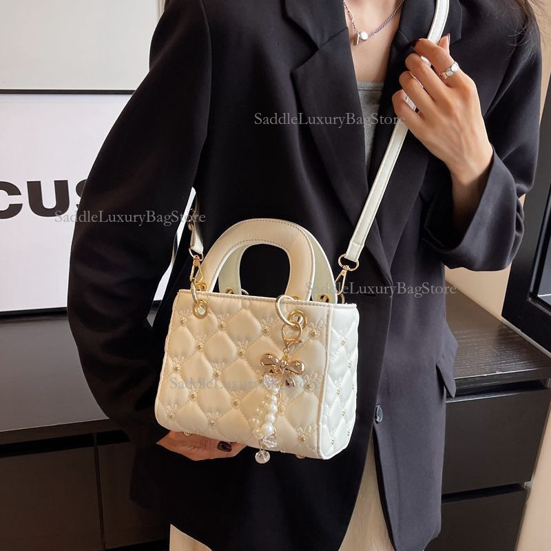 Women's New Diamond Studded Diana Bag Free Shipping Designer Luxurious And Fashionable Diamond Grid Mini Handbag Texture Popular Single Shoulder 