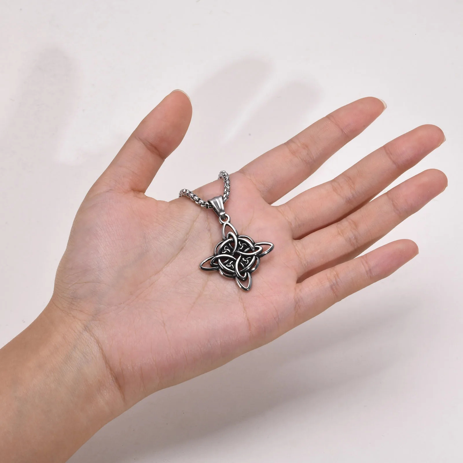 Vnox Vintage Celtic Knot Necklaces for Men WomenStainless Steel Nordic North Europ Amulet PendantTriquetra Witches Knot Collar 250729