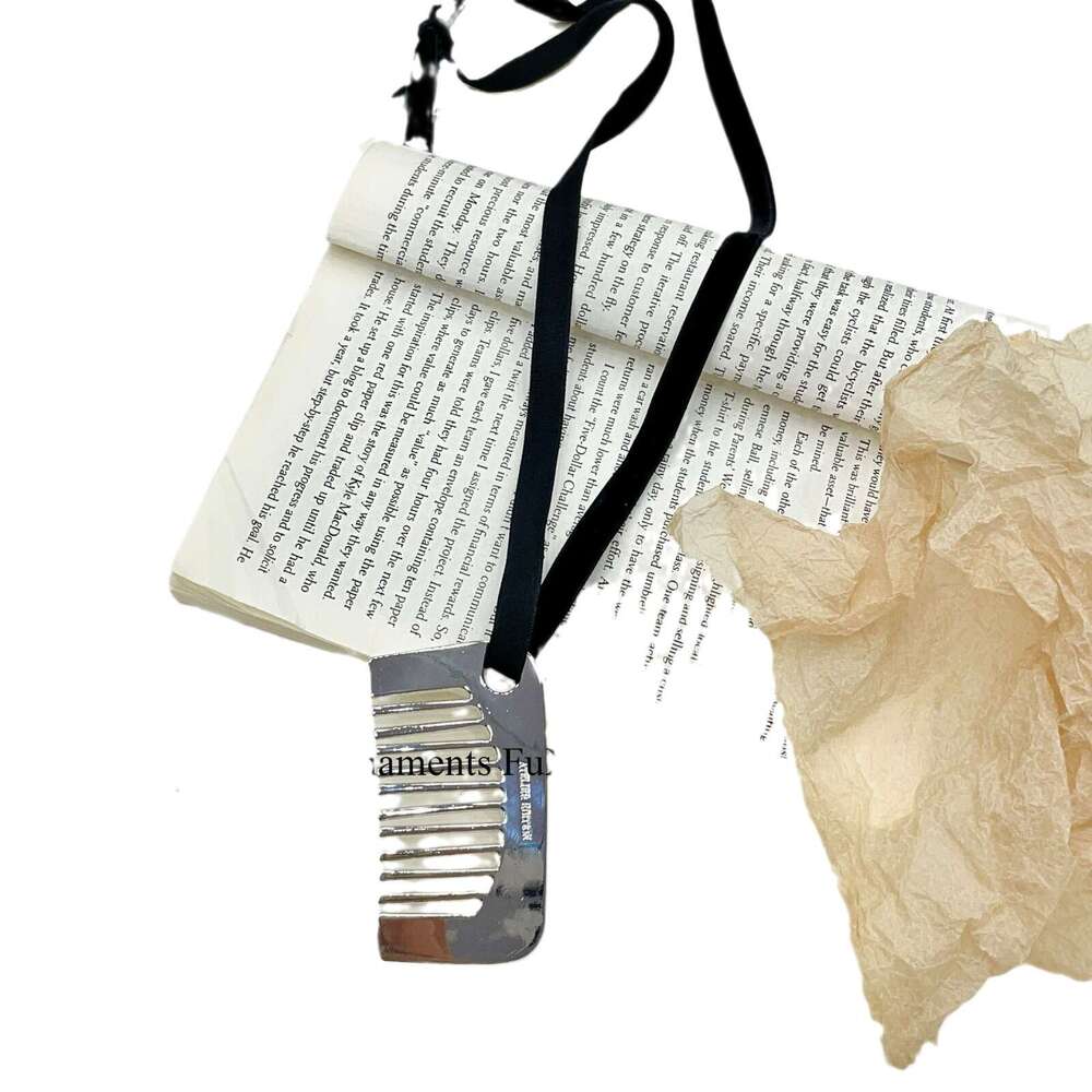 New Design Unique Comb Light Minimalist Niche Roman Rod Circle Pendant Necklace Novel Long Accessory 2a8