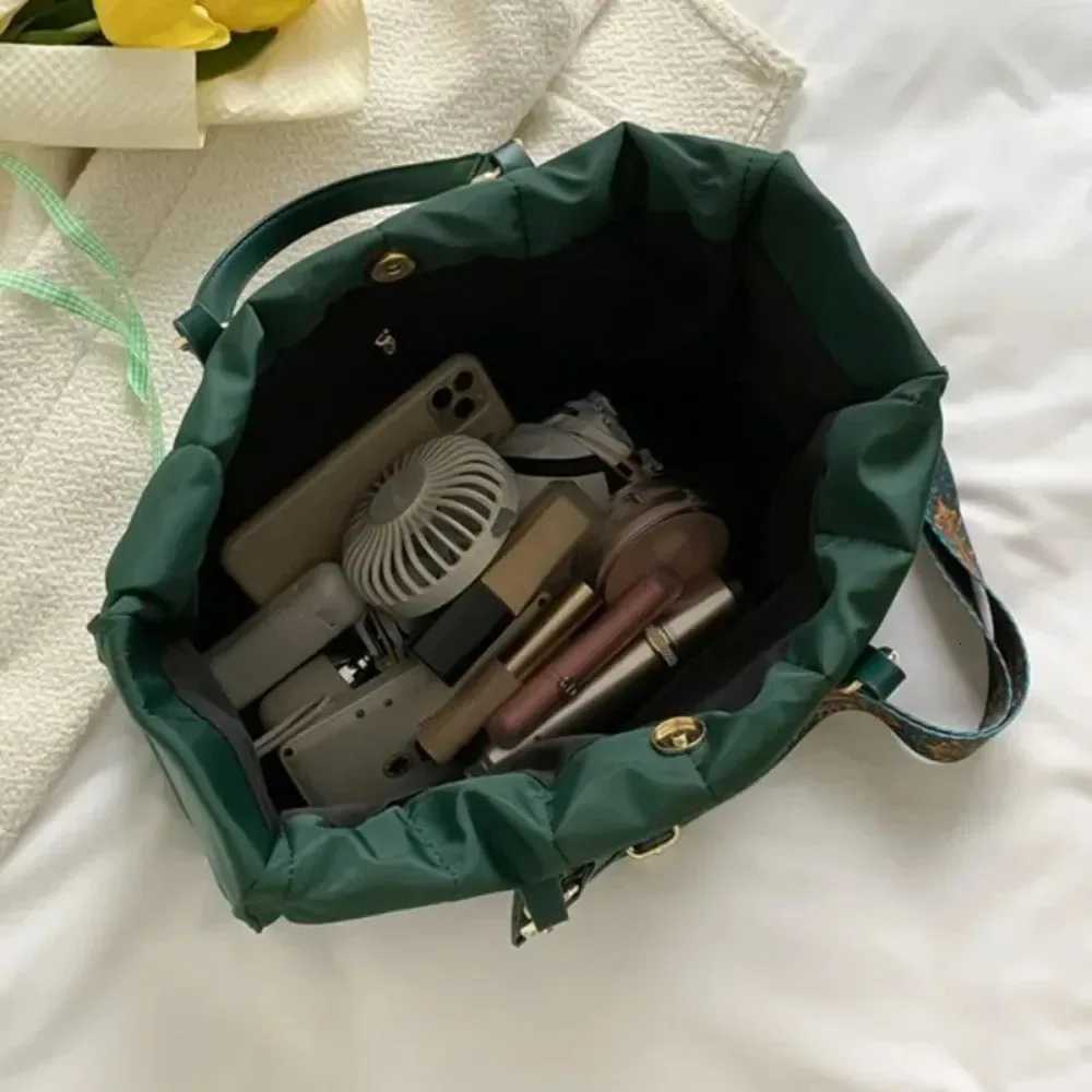 Handheld Tote Bag Large Quilted Puffer Crossbody Bags Portable Versatile Totes Simple Notebook Sack Large Capacity Shoulder Bags Y250730