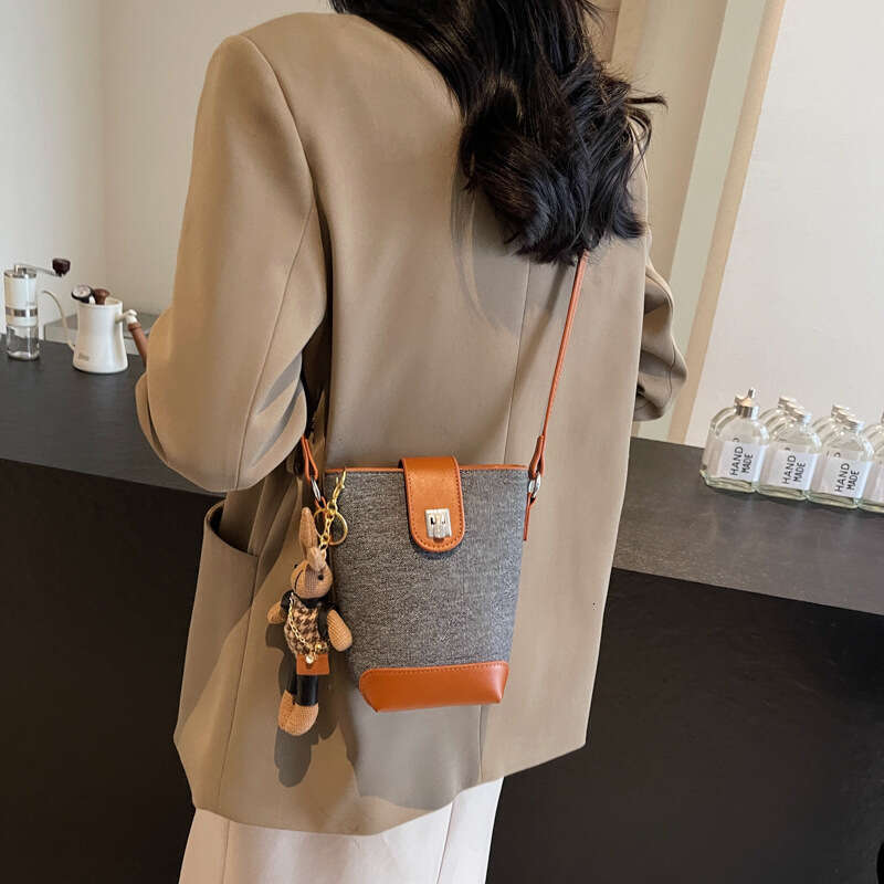 2024 New Niche Design Minimalist Crossbody Color-Block Bucket for Women Autumn Melad Phone Bag