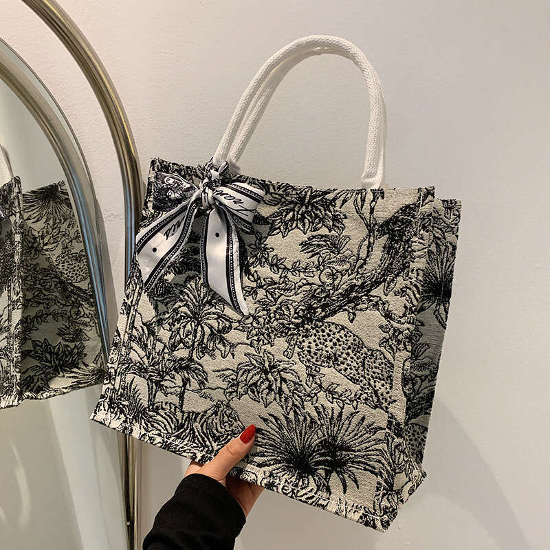 Large Capacity 2025 Summer Handbag Work Commute Tote for Women Going Out College Student Shoulder Bag