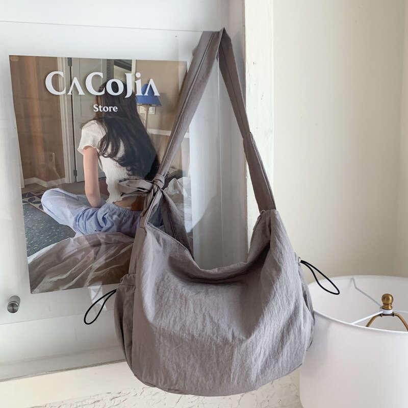 2025 Lightweight Niche Design Tote Crossbody Simple Fashion Waterproof Lazy Style Relaxed Feel Shoulder Bag