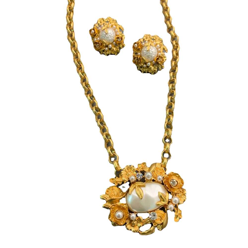 Three-dimensional Relief Pearl Flower Necklace Earrings Brooch Elegant Temperament Fashion Jewelry Set