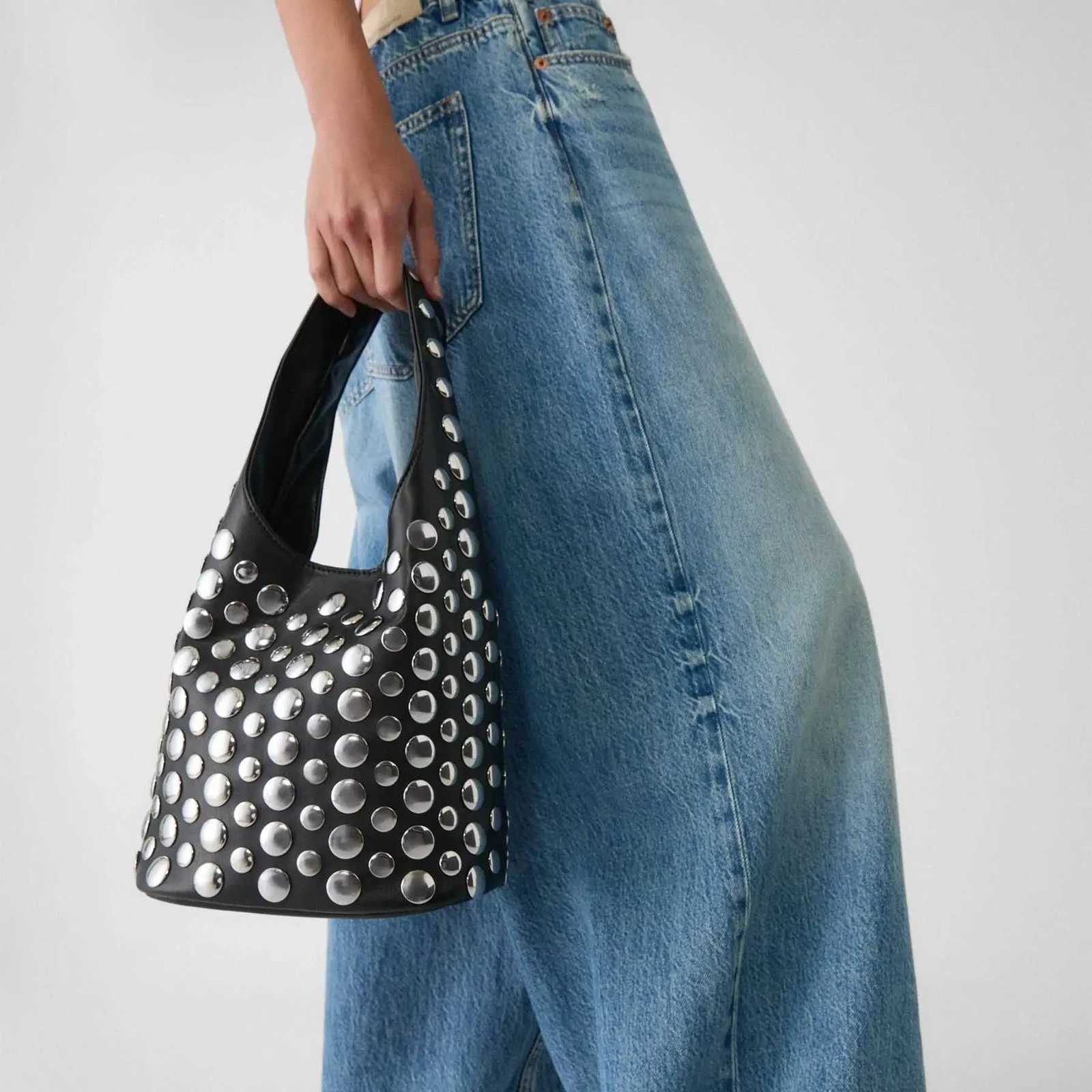 Punk Style Embellished Double-Faced Round Inlaid Niche Luxury Bucket Bag Chic Lady Underarm Large Capacity Shoulder Bag Y250730