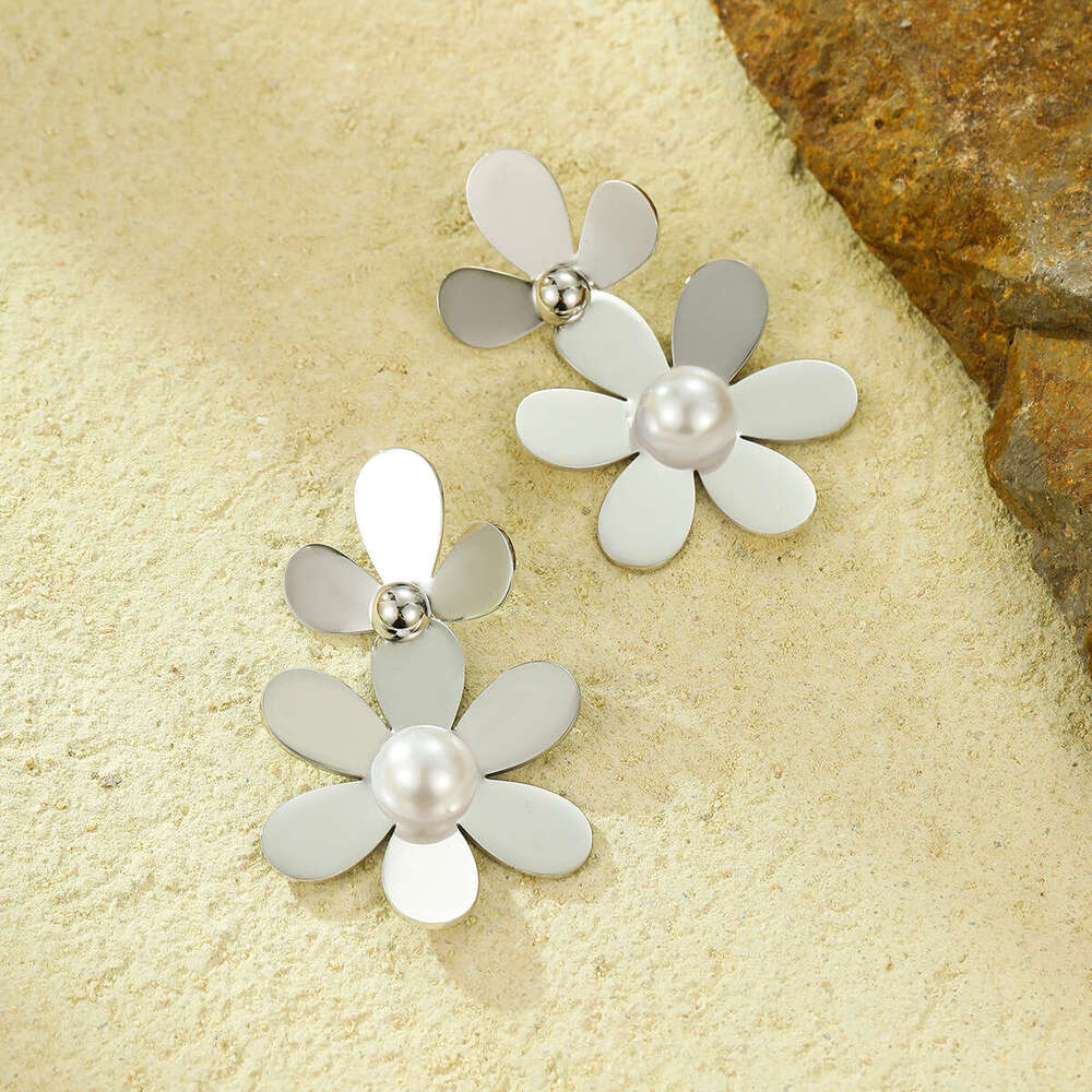 Stainless Gold and Sier Flower-Shaped Thin Fashionable High-End Titanium Steel Earrings for Women