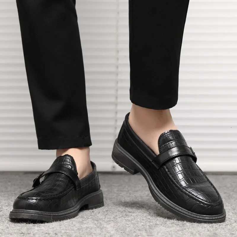 Men Thick Soled Loafers Leather Shoes Thick Soled Round Toe Men Casual Shoes Comfortable Classic Leather Shoes Y250730