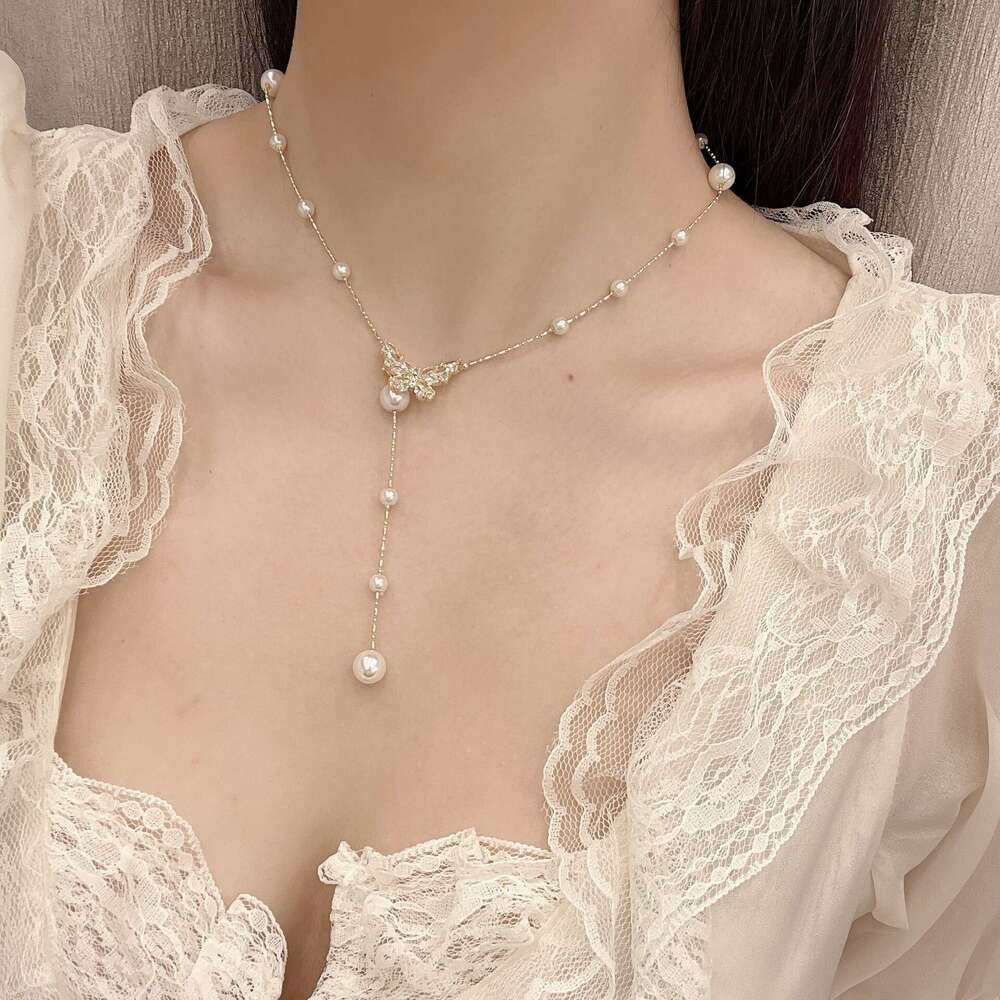 Golden Butterfly Pendant Decorative Zircon Inlaid Wings Women's Imitation 2025 Spring New Necklace c6e