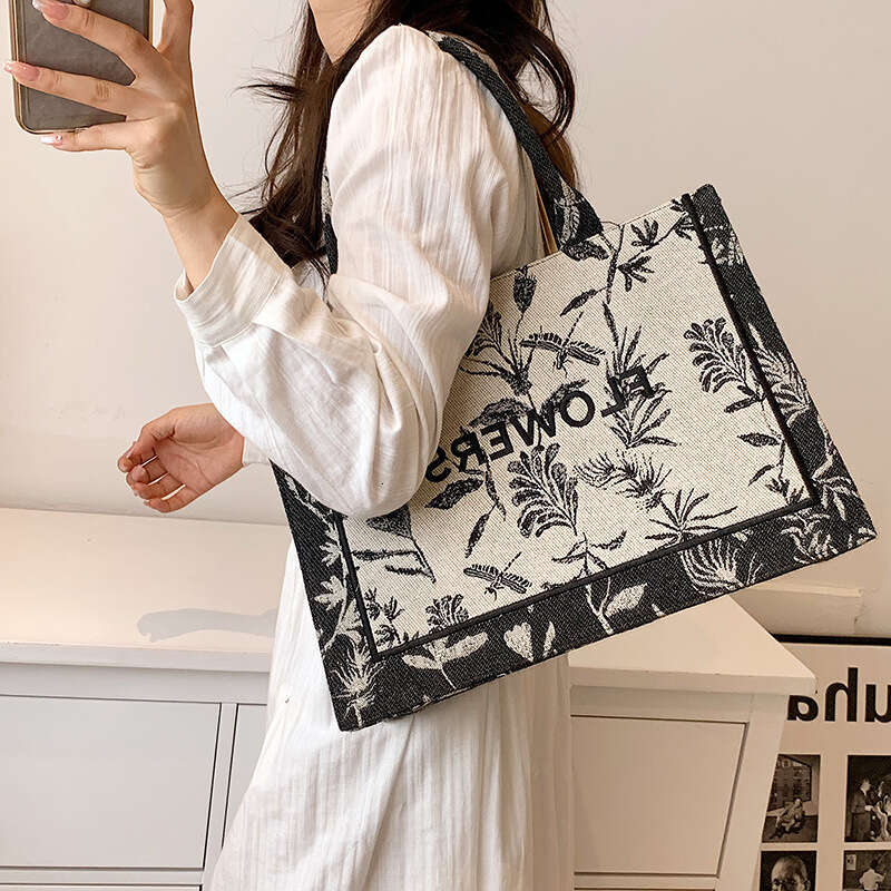 Large Capacity Jacquard Letter Tote for Women 2022 New Fashion Versatile Handbag Trendy Handheld Bag Wholesale
