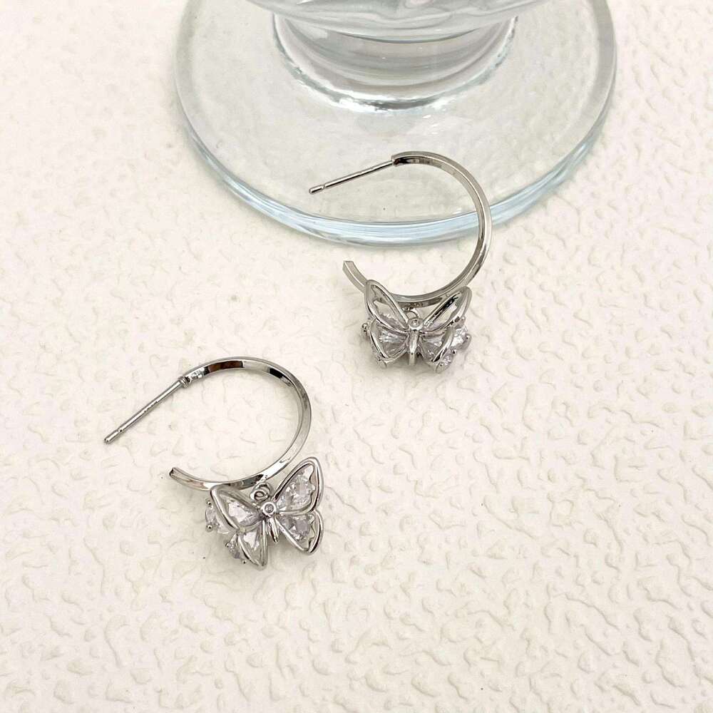 Fuxin New Hollow Butterfly Niche Design High-end C-shaped Hoop Elegant Sparkling Zircon Earrings a8e
