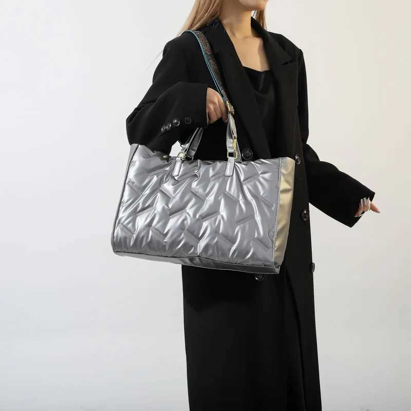 5 Large Tote Padded Handbags Designer Quilted Wen Shoulder Bags Luxury Nyl Down Cott Crossbody Bag Winter Tote Big Y250730
