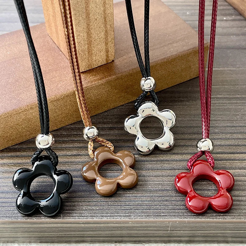Delicate Flower Charm Necklace Hollow Flower Pendant Necklace with Adjustable Knot Resin Material Perfect for Wedding Dropship 250729