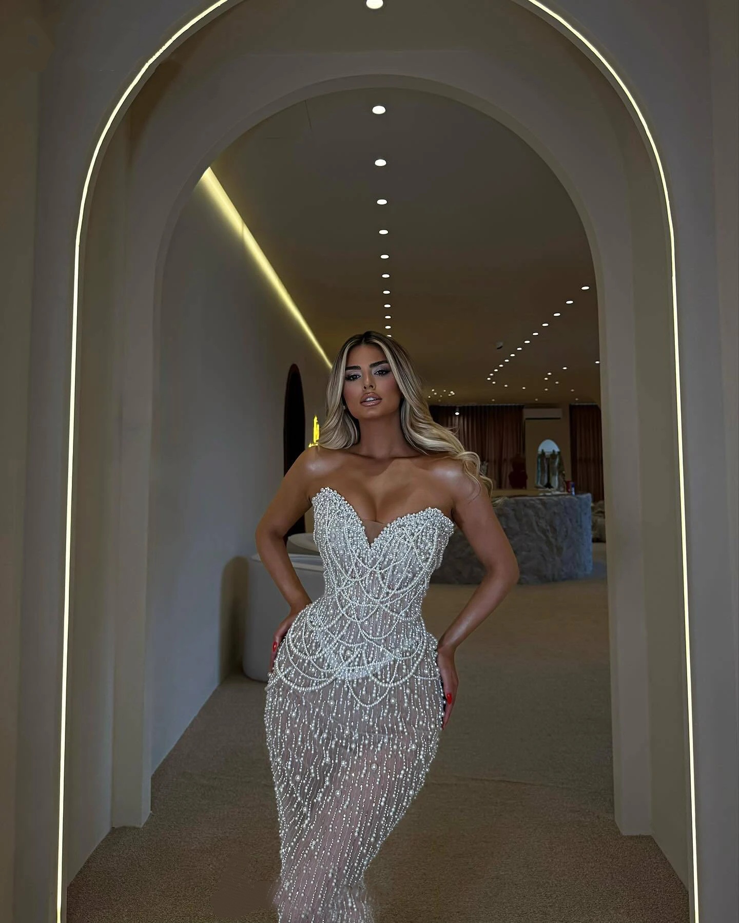 Gorgeous Evening Dresses Pearls Beading Prom Dress See Through Strapless Mermaid Illusion Sleeveless Party Gowns Sweep Train Vestidos De Noche Plus Si