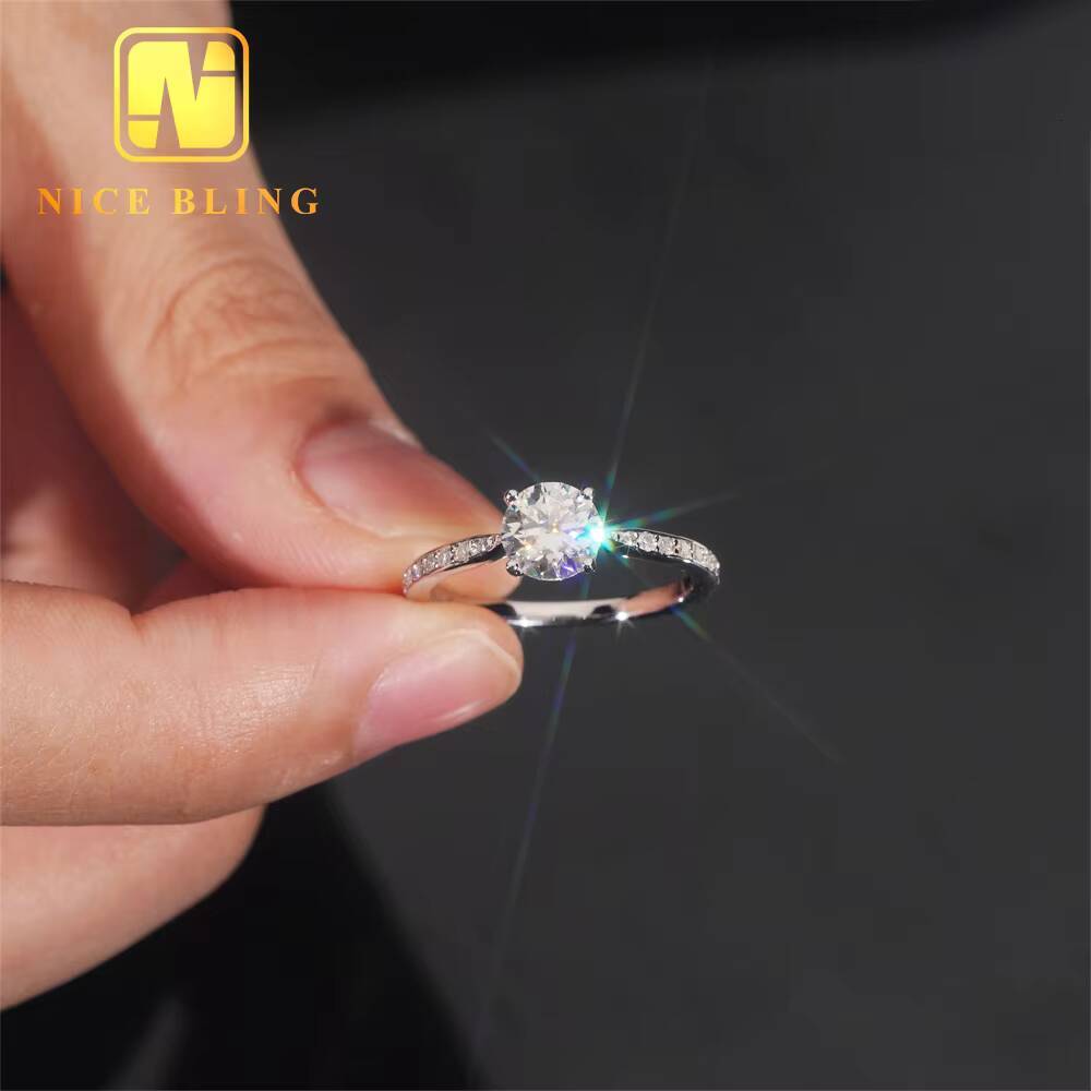 Elegant Four Claws Bridal Wedding Jewelry 925 Sterling Silver Round Moissanite Diamond Engagement Solitaire Ring