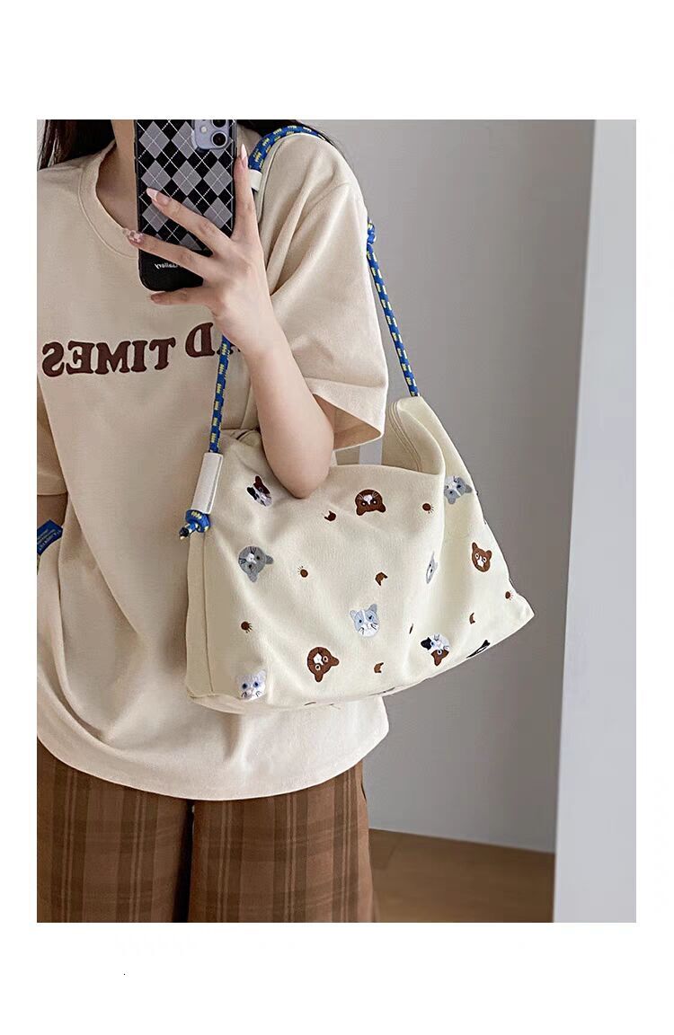 Summer New Women's Shoulder Bag Embroidered Cat Pattern Handbag New Art Cute Portable Canvas Bag New Designer Bag New Designer Luxury Handbag