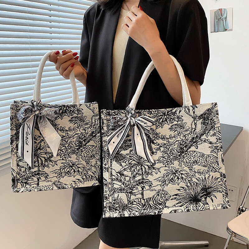 Large Capacity 2025 Summer Handbag Work Commute Tote for Women Going Out College Student Shoulder Bag