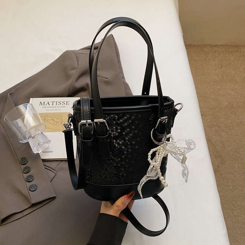 2025 New Women's Mori Style Trendy Crossbody Autumn Winter Bucket Bag Niche Design Single Shoulder Handbag