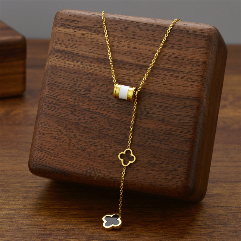 Beach Lady Pendant Titanium Steel Necklace For Women Designer Necklace Non-fading, Light Luxury Versati High-end Feel Luxurious Collarbone Chain Jewel