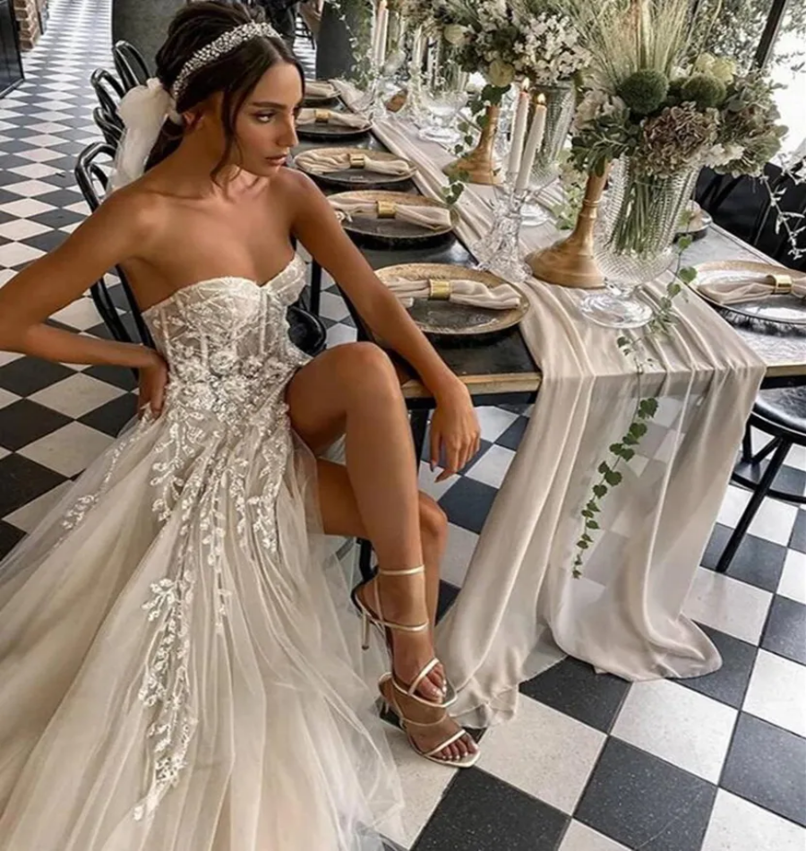 2024 Sexy Beach Wedding Dresses For Bride Elegant Lace Boho Wedding Gowns Strapless Sleeveless High Split Princess Marriage Gowns