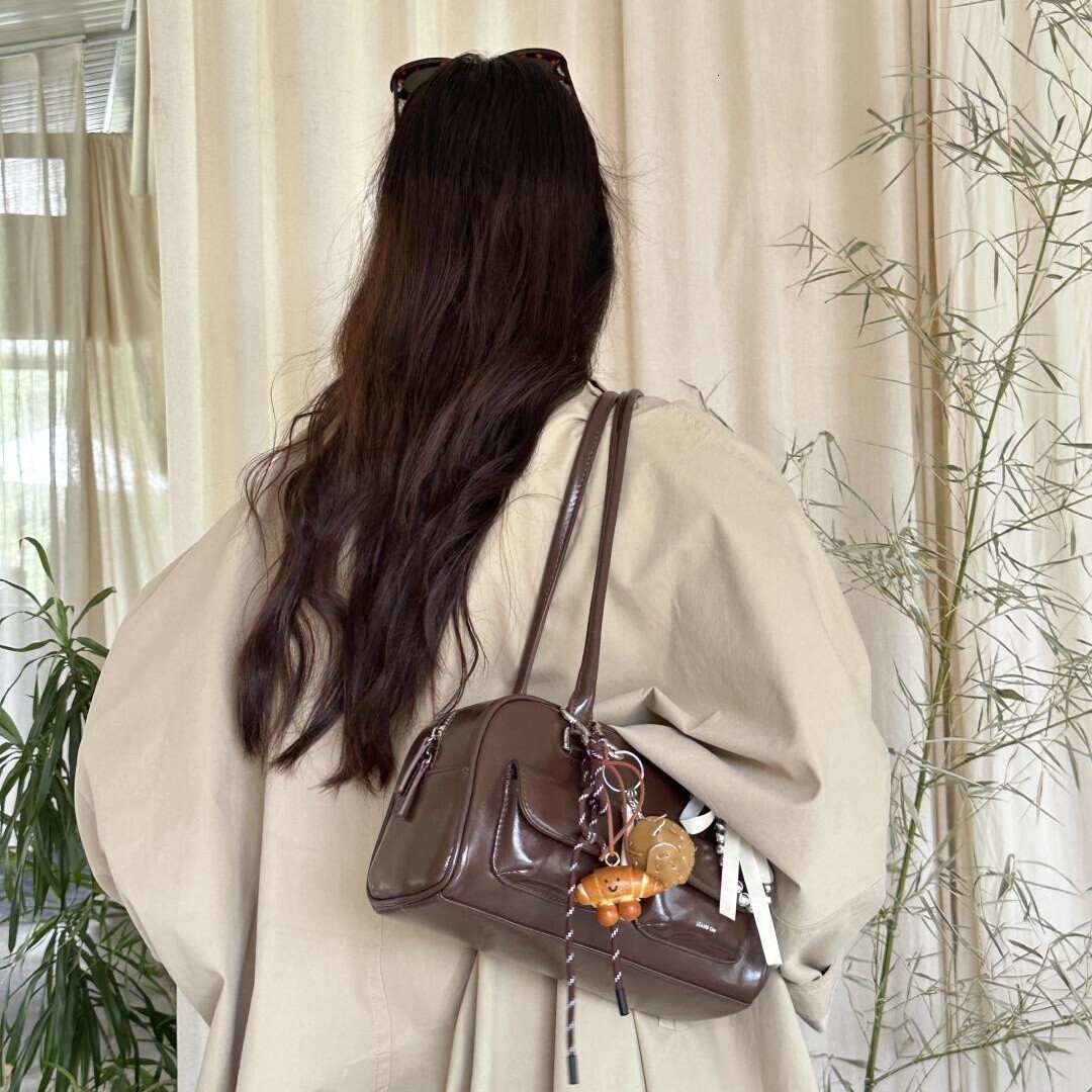 Summer New Women's Shoulder Bag New Bowling Bag Large Capacity Shoulder Bag New Designer Bag Summer New Niche Design Solid Color Designer Luxury 