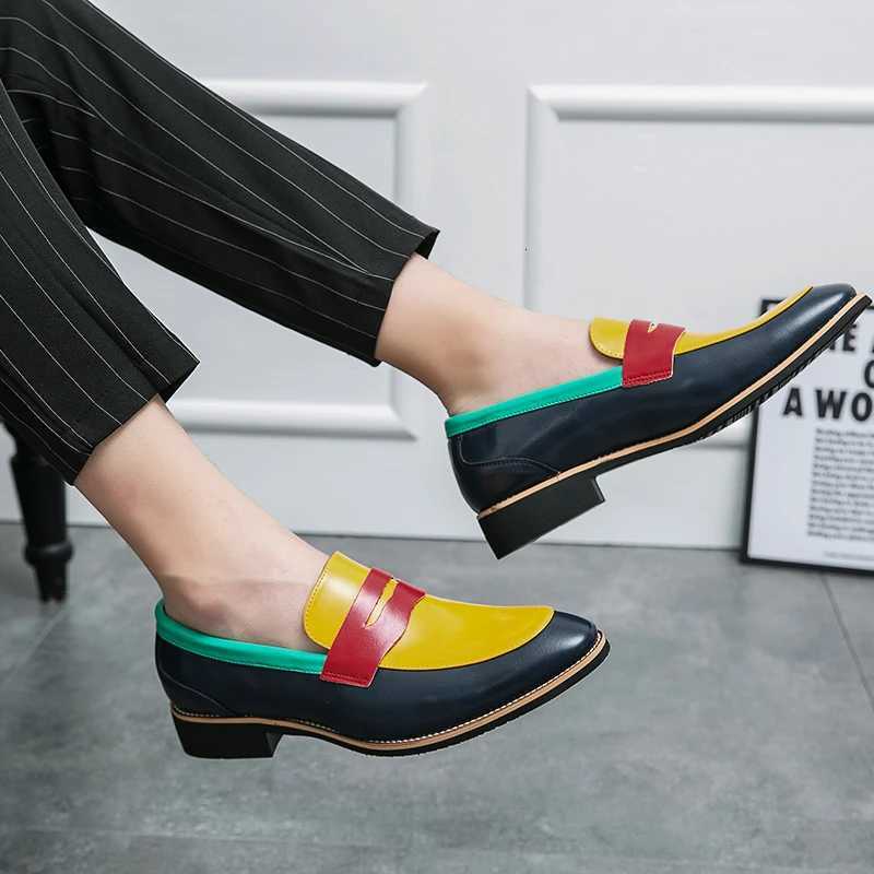 Pointed leather shoes for men Business casual patent loafers mens lace-up elegant luxury shoes black brown Y250730