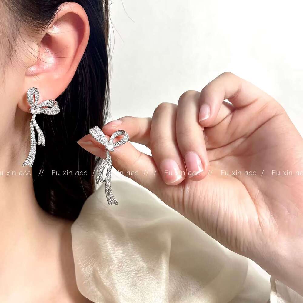 Luxurious Elegant Bowknot Earrings, Unique and Sophisticated Studs, High-end Jewelry for Women Without Pierced Ears, Mosquito Coil Ear Clips f2f