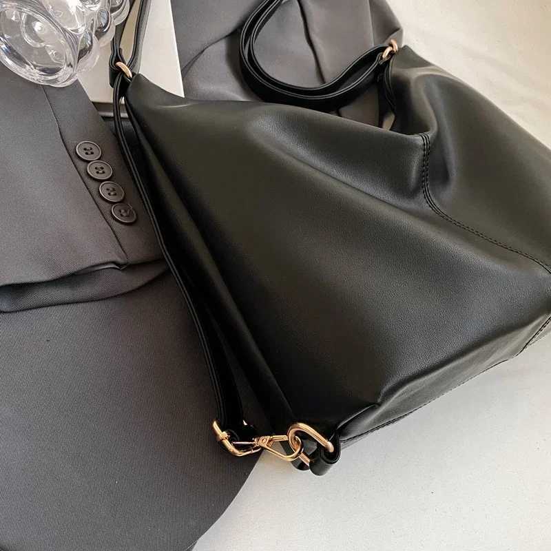 MOODS Shoulder Bags and Backpack Dual-use for Women Soft PU Leather Large Capacity Shopper Totes 2023 Winter New Luxury Handbags Y250730