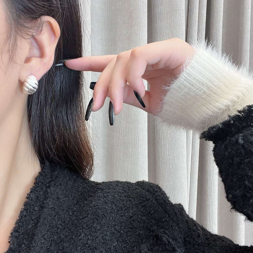 French Style Croissant Brushed High-End Earrings Fashionable 2024 New Model 4b2