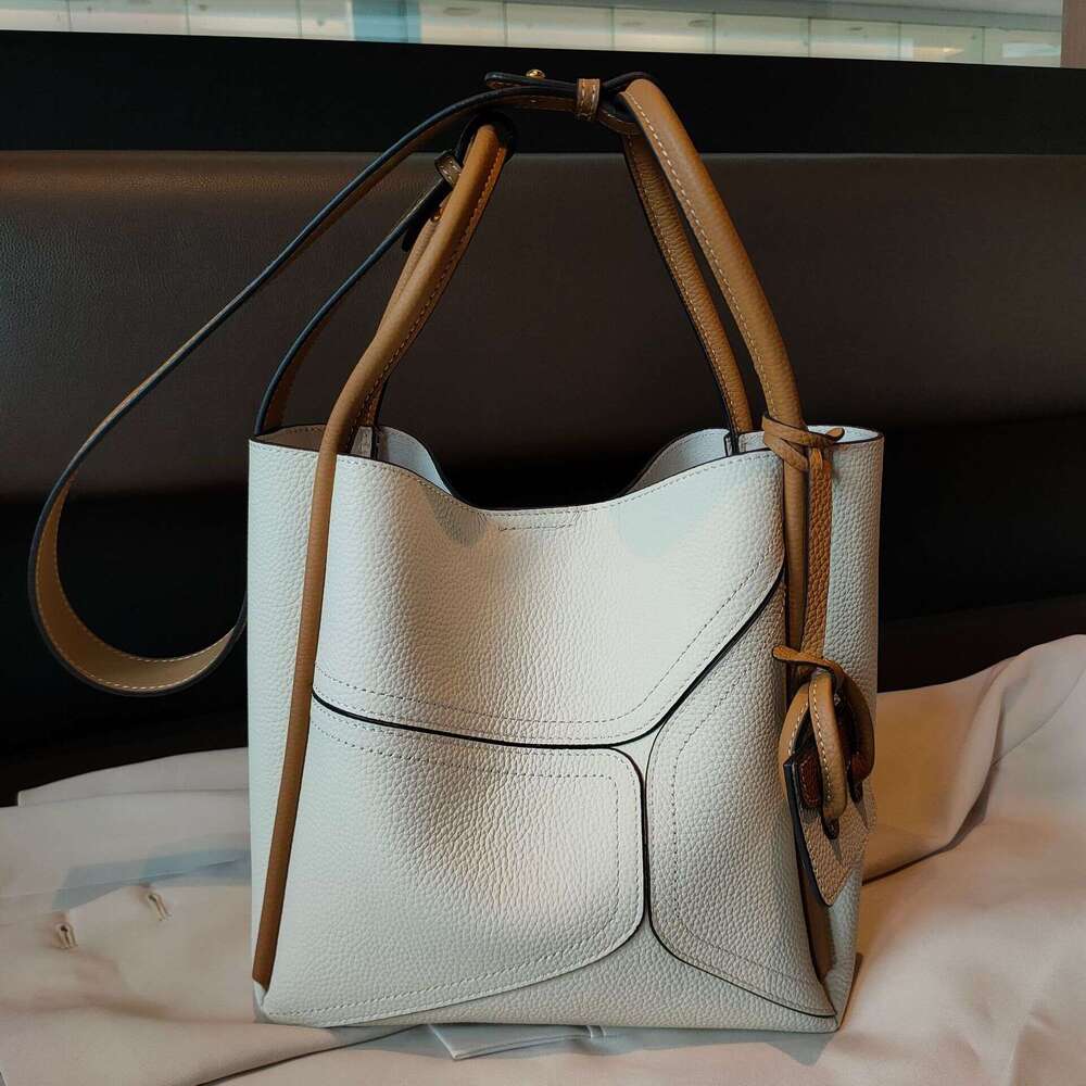 Single Shoulder Underarm Genuine Leather Large Capacity Tote Bag New Top Layer Cowhide Handbag Commuting Versatile Simple designer bag B5