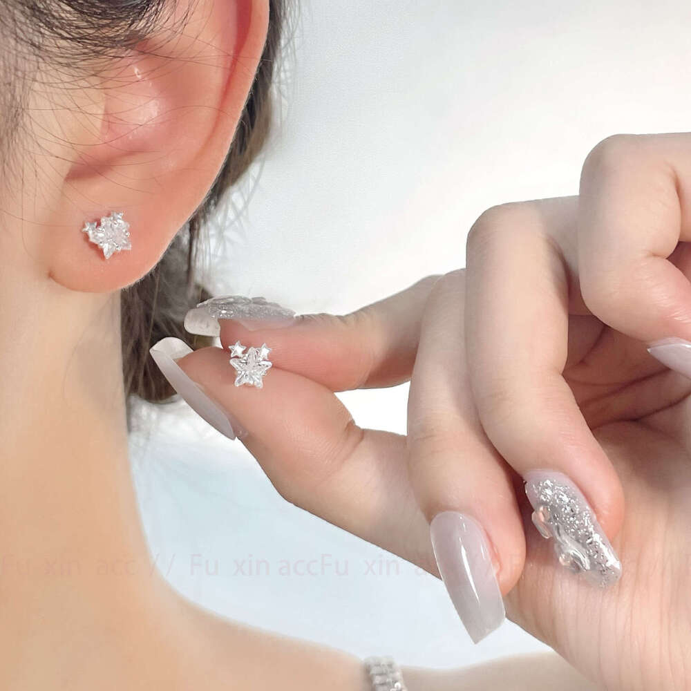 Zircon Tassel Artistic Personality Star Small Earrings for Women New Niche Design High-end Light Ear Jewelry 3c5