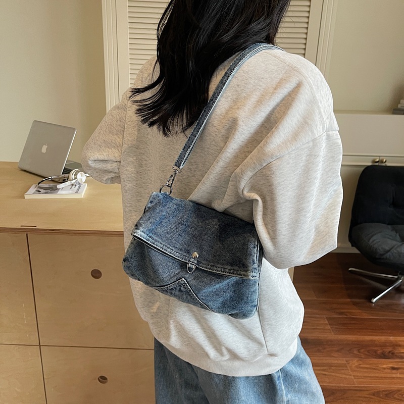 Summer New Women's Shoulder Bag Denim Bag Women's Large Capacity New Casual Simple Commuting Retro Designer Bag Minimalist Style Canvas Bag