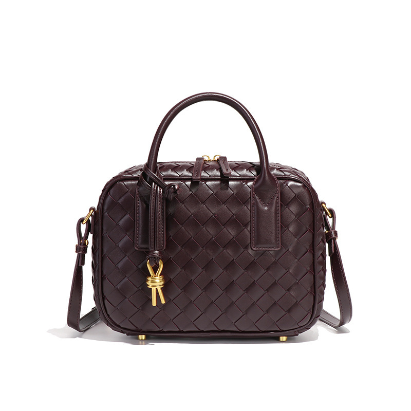 2025 new Pure handmade woven cowhide Boston pillow bag It has a large capacity and is a versatile handbag It's a niche single - shoulder bag for 