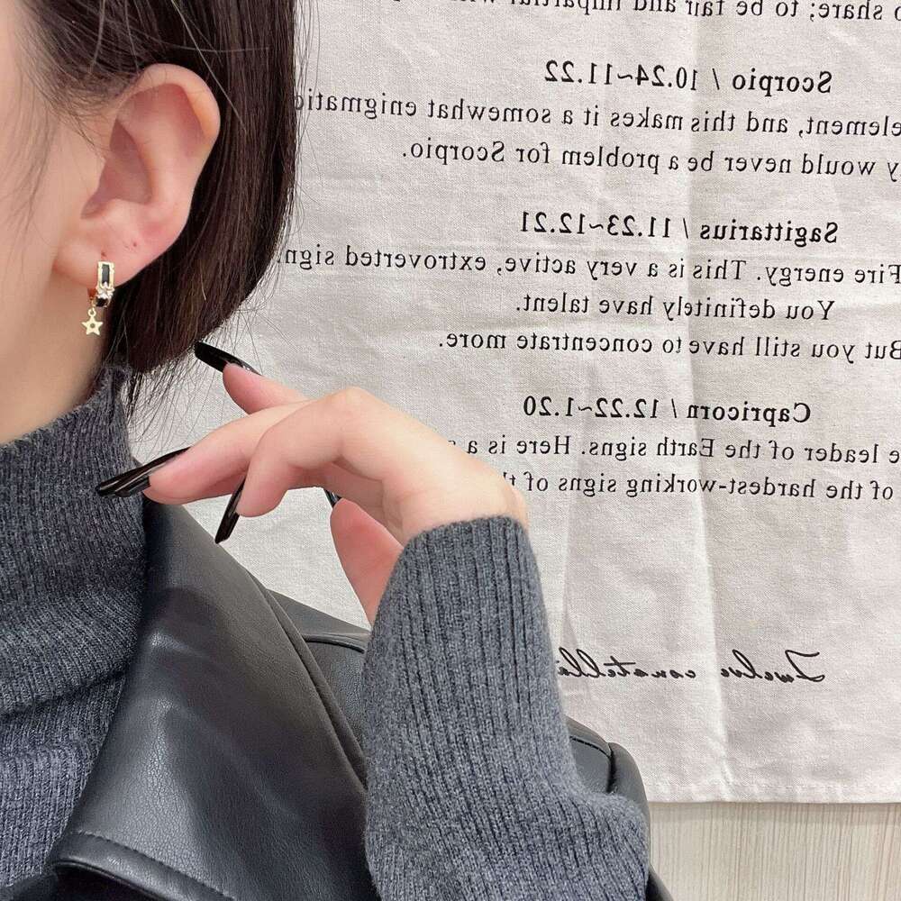 Sweet Cool Girl~ Black Star Small Hoop Niche Exquisite Versatile Clips Elegant Earrings Autumn Winter Jewelry Ear Studs ee3