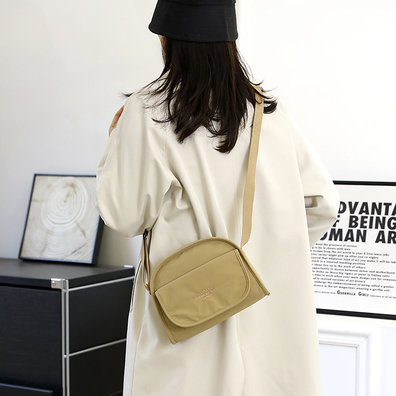 Colorful Fox Women's New Versatile Fashion Flip Crossbody Niche High-end Portable Small Square Bag ddmymoon