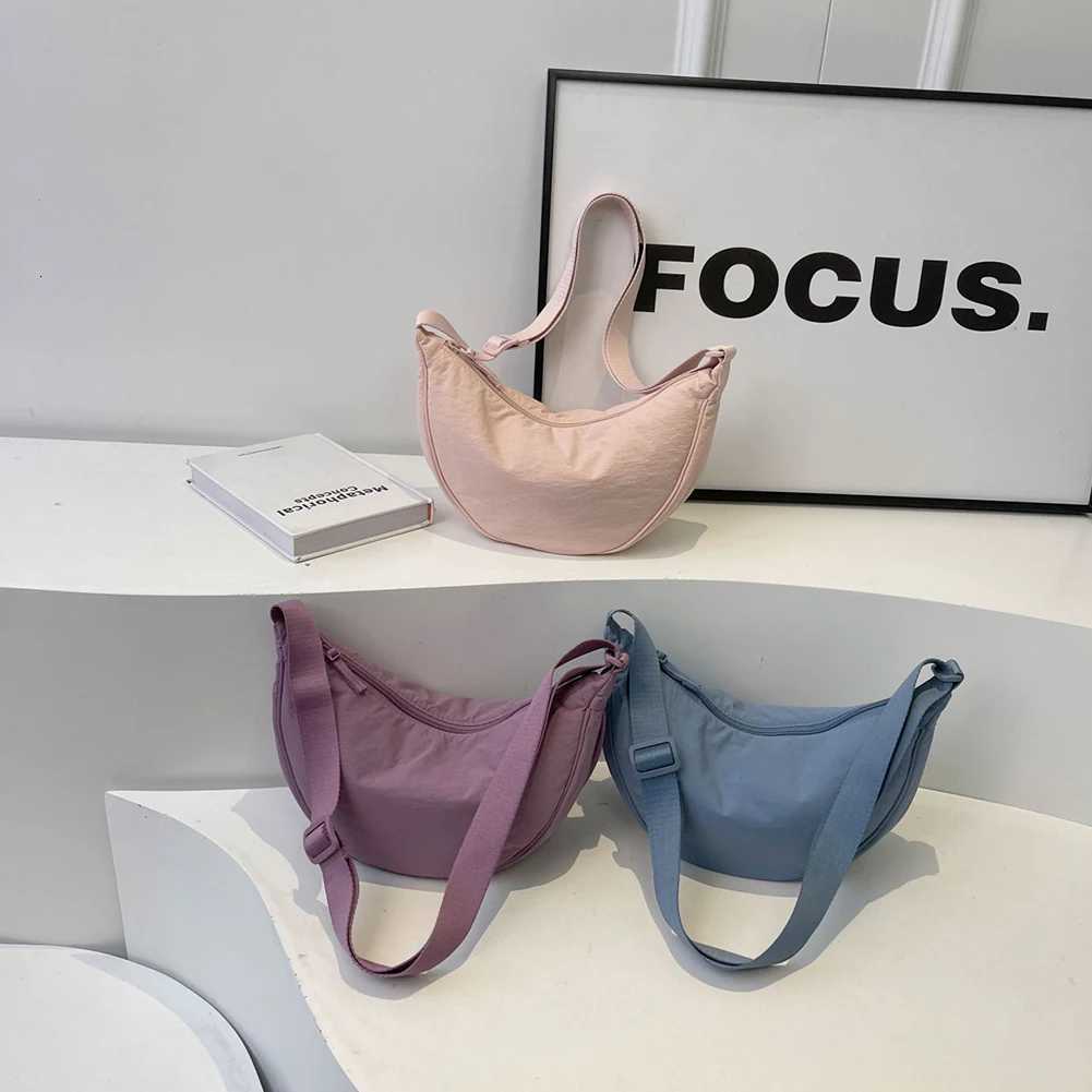 Women Fashion Cloud Shoulder Bag Solid Color Crossbody Crescent Bag Stylish Crossbody Bag Adjustable Strap for Vacation Party Y250729