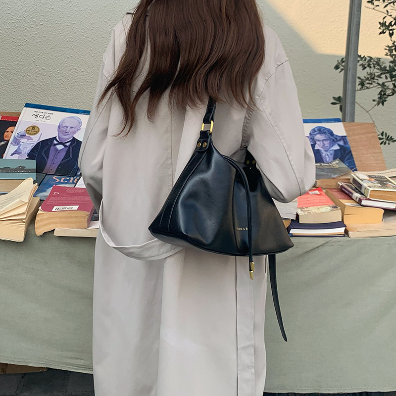 Designer Bag Modern Law Tote Bag 2025 New Commuter Texture Bag For Luxury Bag Women Niche Design Soft Shoulder Crossbody Bag Tote Bag