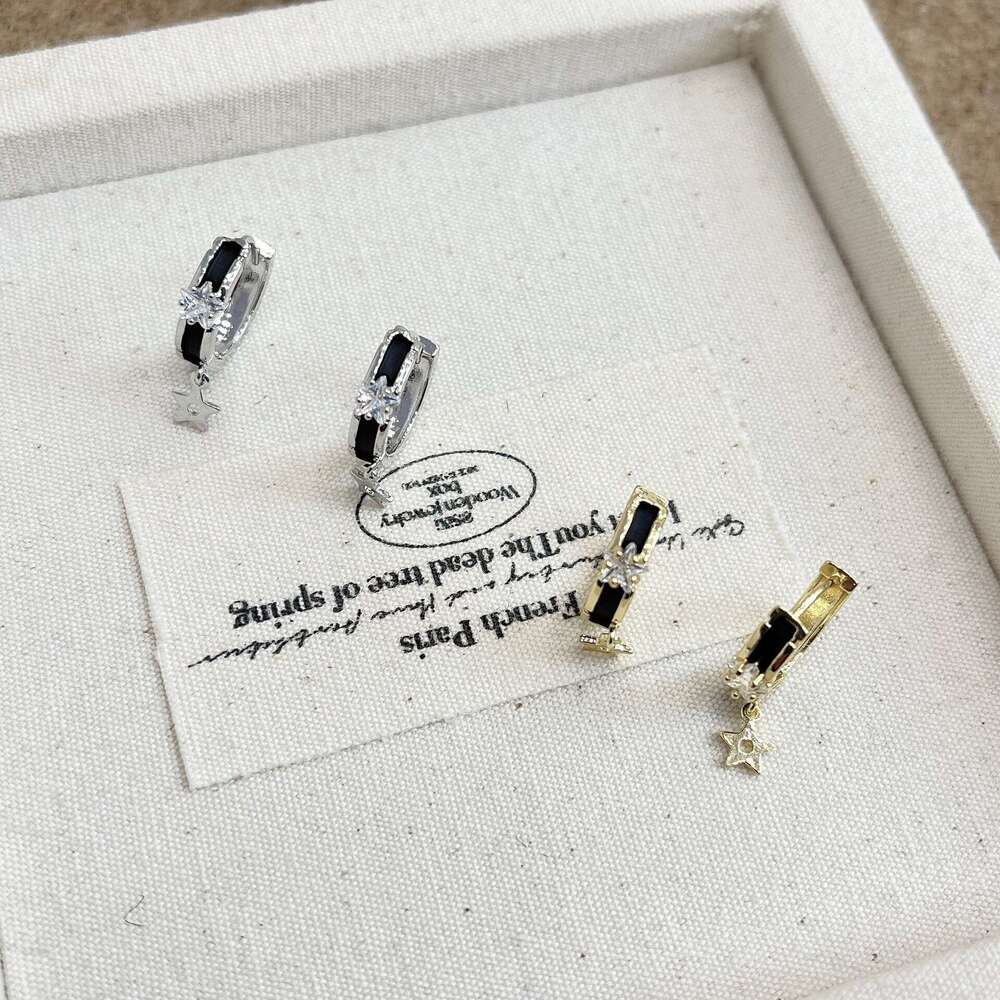 Sweet Cool Girl~ Black Star Small Hoop Niche Exquisite Versatile Clips Elegant Earrings Autumn Winter Jewelry Ear Studs ee3