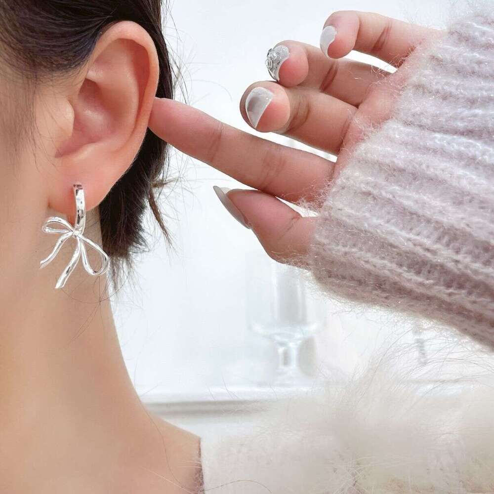 Ribbon Bow for Women, Niche Design, High-End Feel, Brushed Sweet Cool Style, Light , Elegant and Simple Hoop Earrings 97a