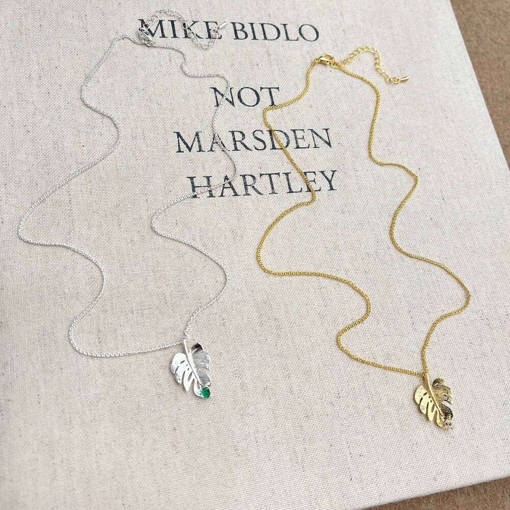 2024 New Gold Brushed Leaf Pendant Necklace Autumn Winter Exquisite High-end Rhinestone Sweater Chain 0e6