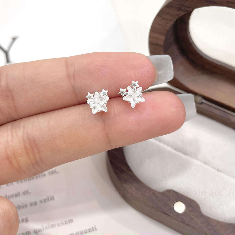 Zircon Tassel Artistic Personality Star Small Earrings for Women New Niche Design High-end Light Ear Jewelry 3c5